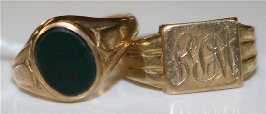 9ct gold signet ring with bloodstone matrix & a 9ct gold signet ring